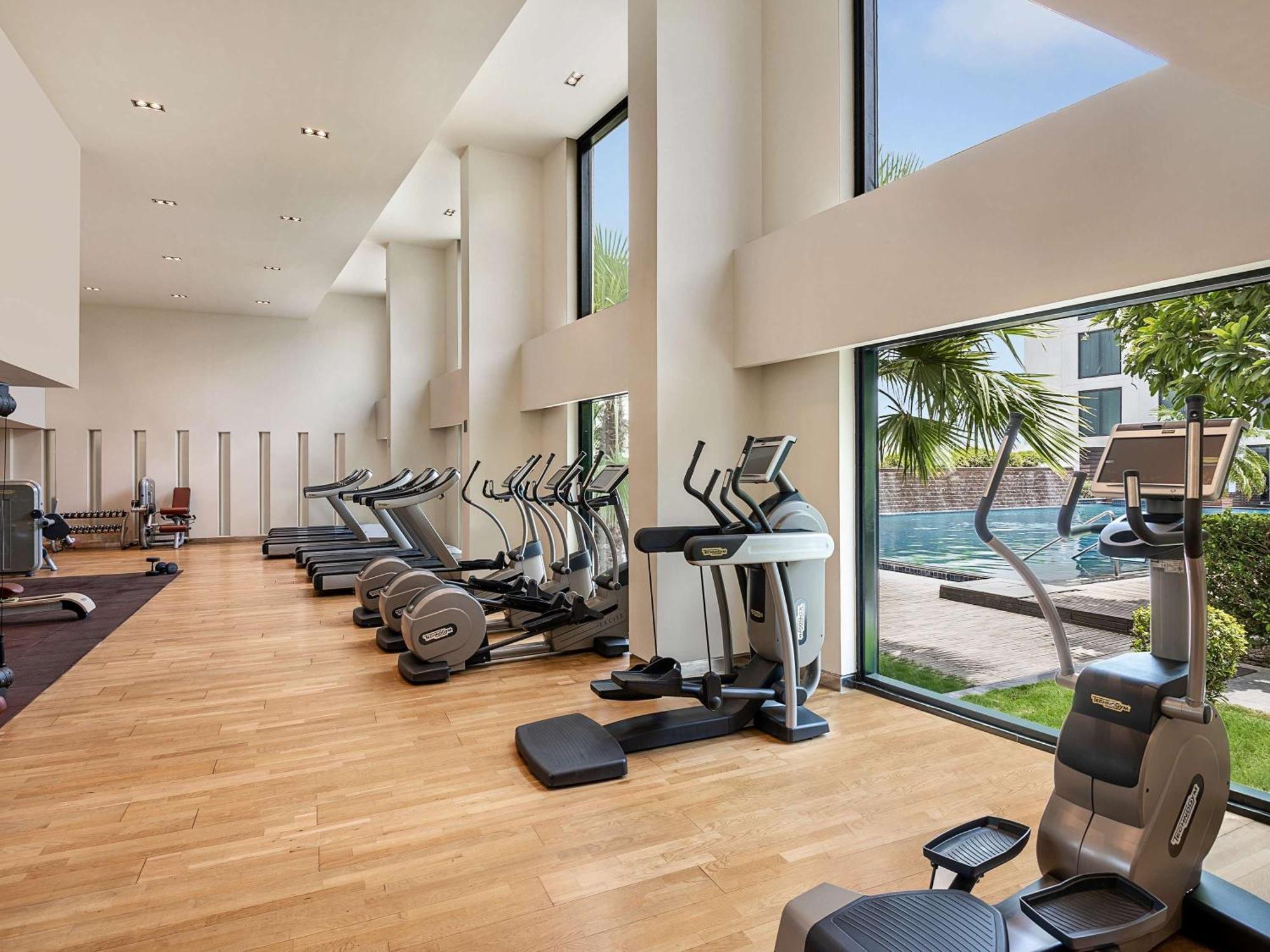 Pullman New Delhi Aerocity Exteriér fotografie The gym at the hotel